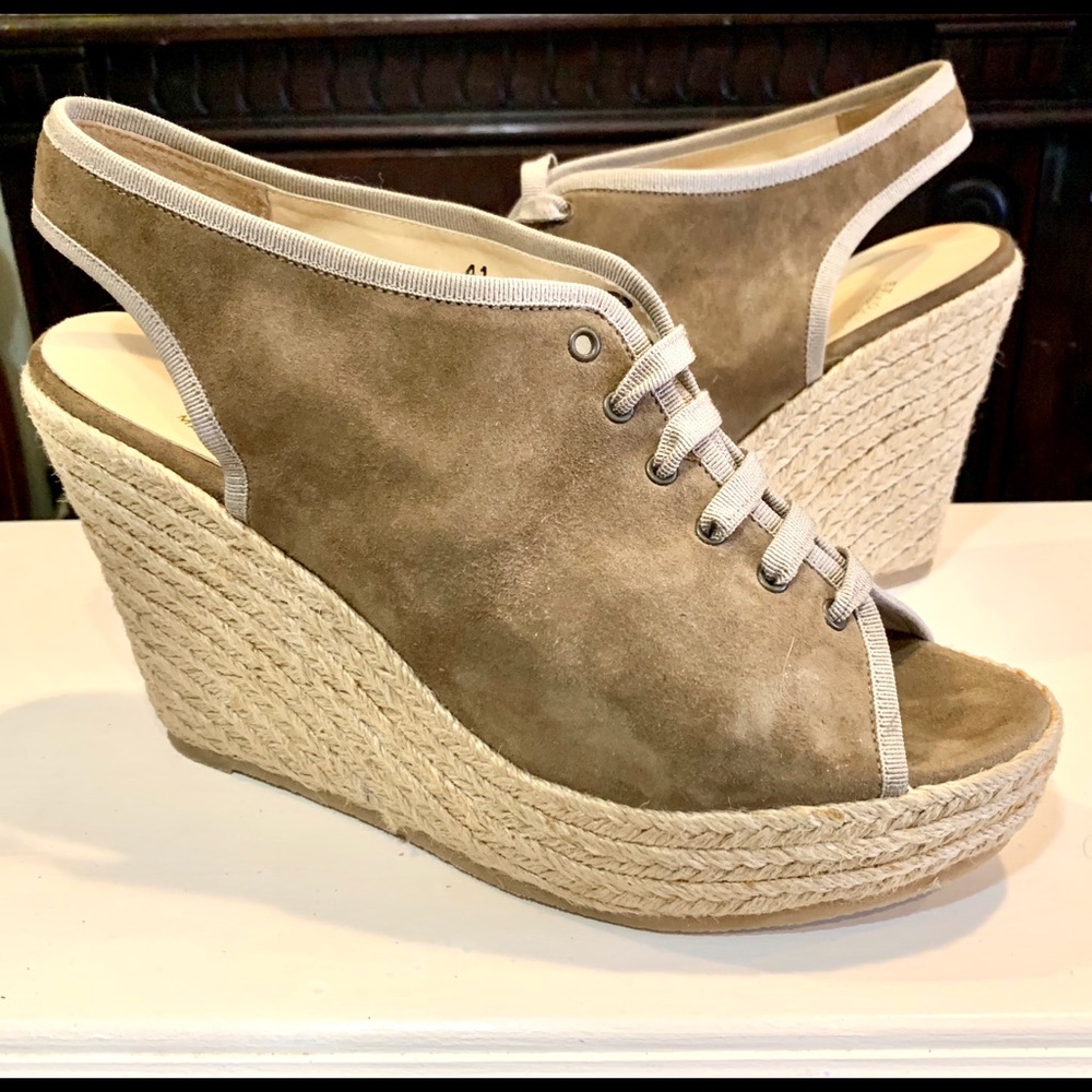 Ettore Masotti Italy Luxe suede leather peep toe